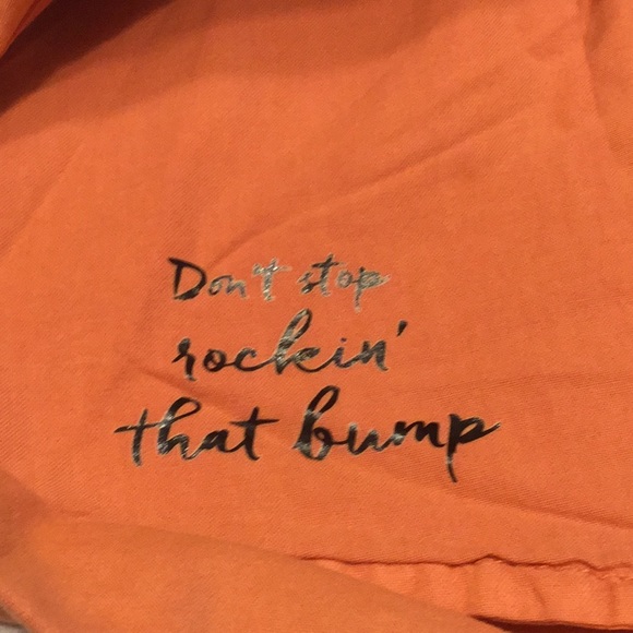 a:glow Maternity Shorts w/ Cuff & Front Pockets - Picture 5 of 6